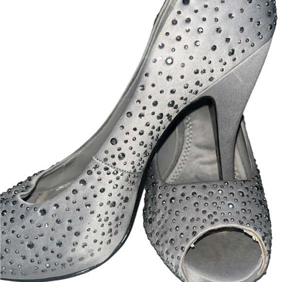 Bin 3C Gianni Bini Silver bedazzled open toe pumps size 7 - Picture 3 of 8